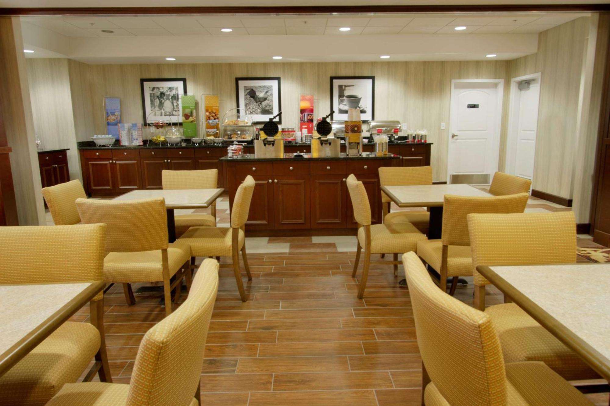 Hampton Inn Bangor Restaurant photo